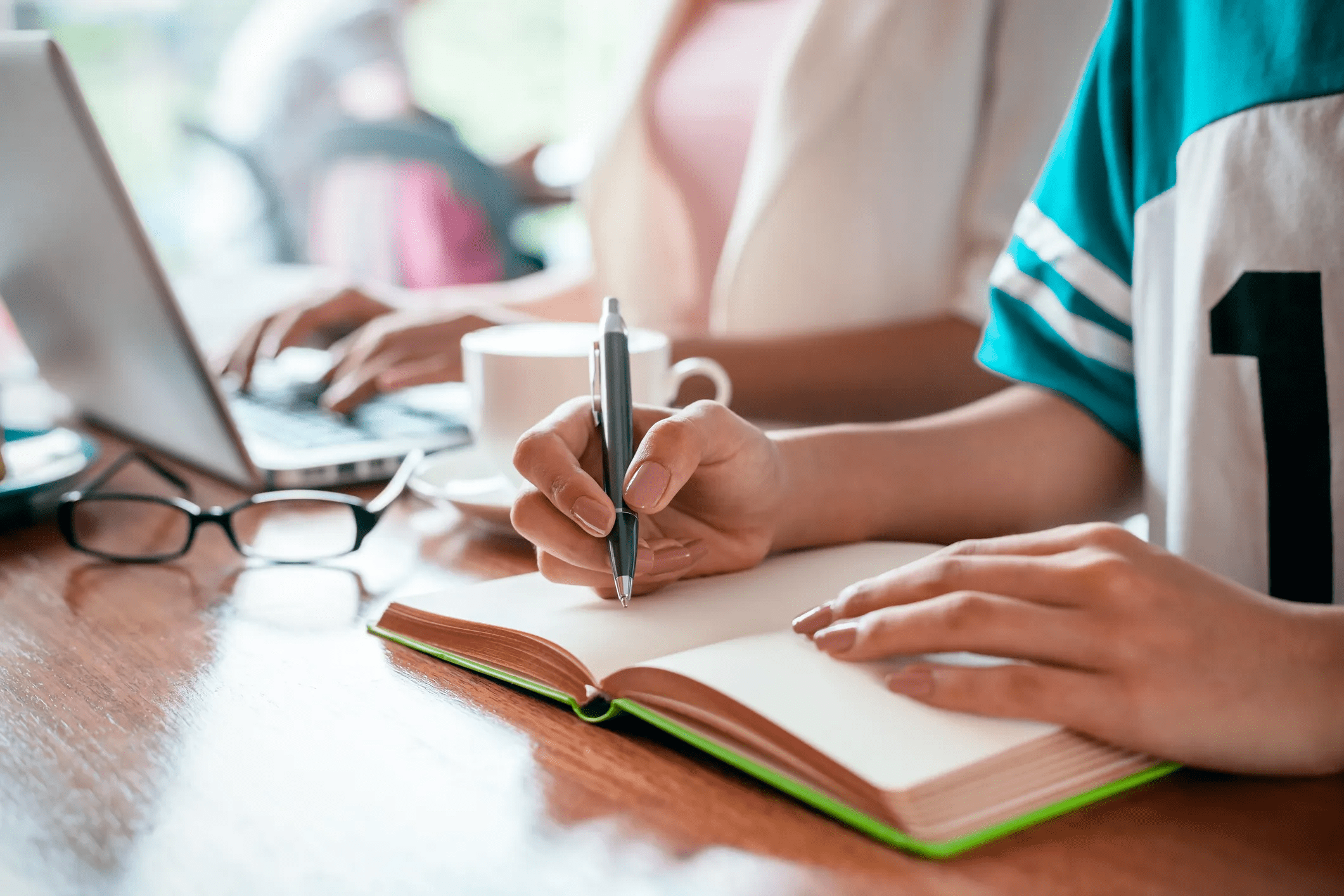 Assistance from experts for law assignments: Various benefits to law students Assistance from experts for law assignments: Various benefits to law students